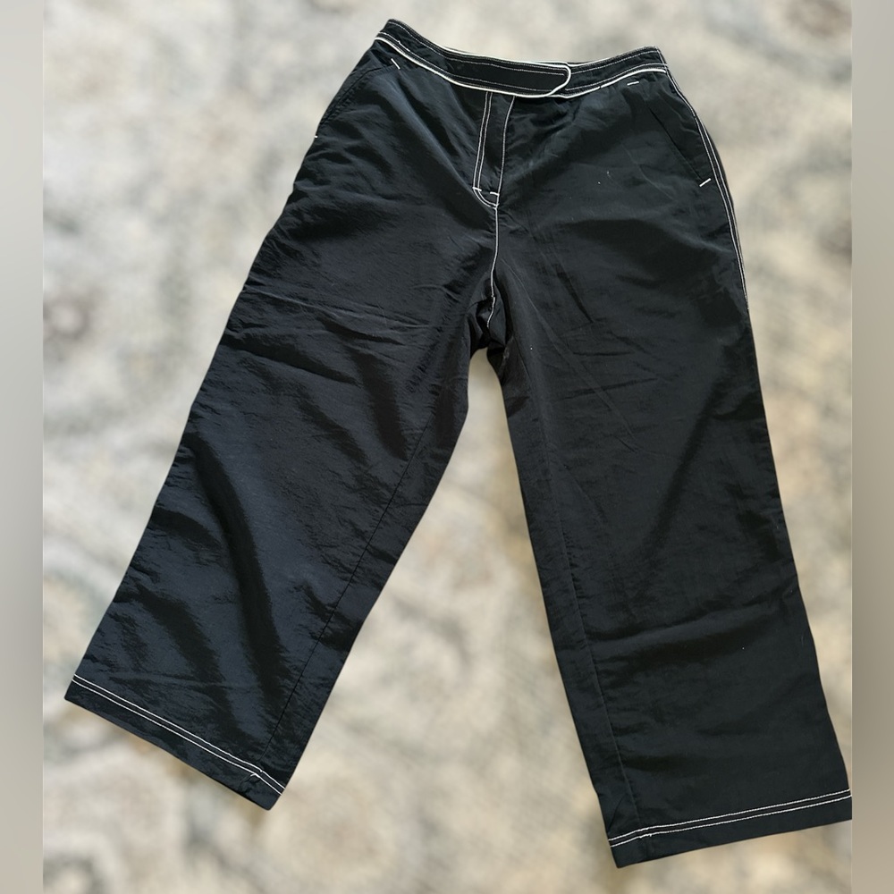 Catalina -Size M
Women’s Capri Wide-Leg Pants with Contrast Stitching